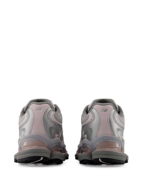 Sneakers unisex New Balance 2000 rosa e argento con ABZORB NEW BALANCE | U200035P